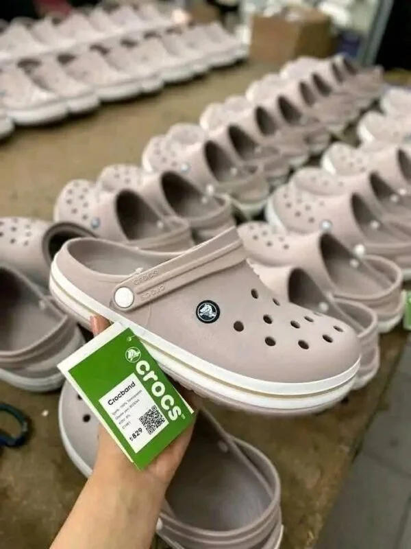 Crocs Pallets for Footwear Resellers - Image 5